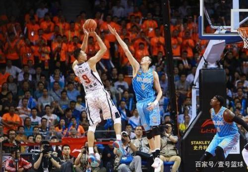 队进攻端的 队进攻端的